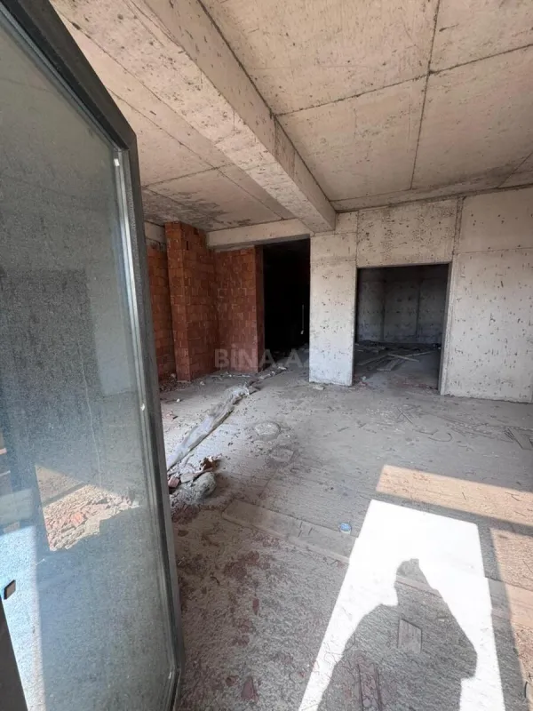 Satılır 4 otaqlı mənzil 143.6 m²