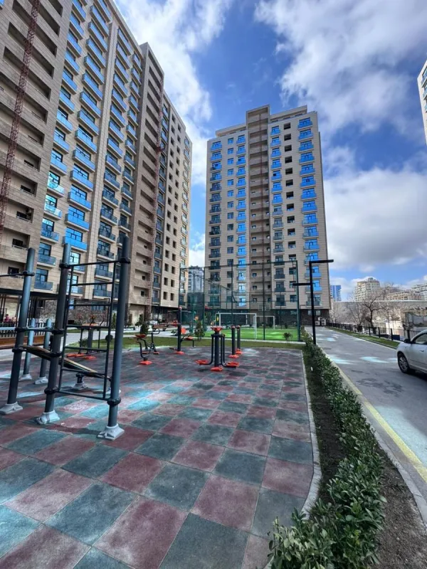 Satılır 4 otaqlı mənzil 143.6 m²