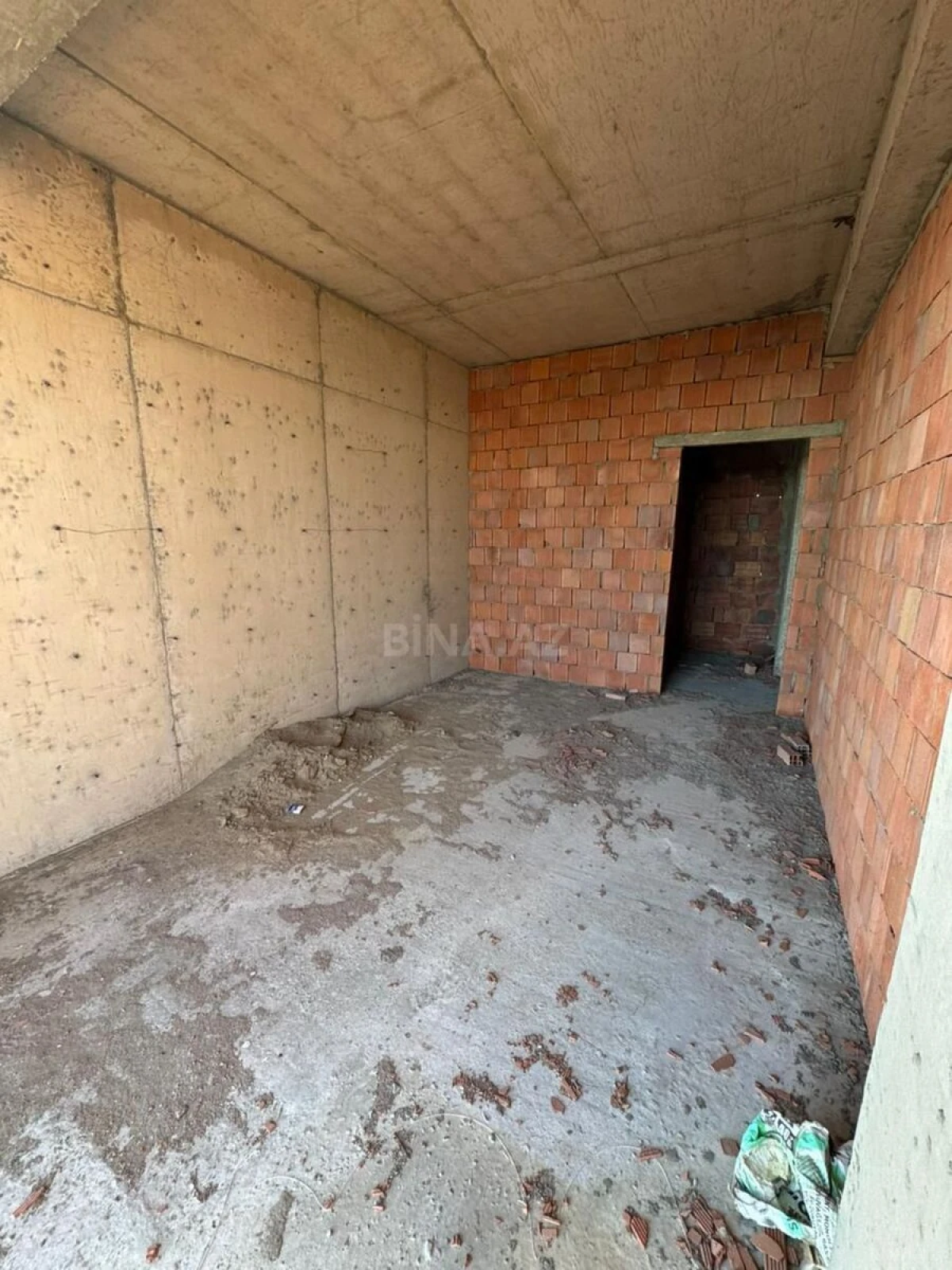 Satılır 2 otaqlı mənzil 76 m²