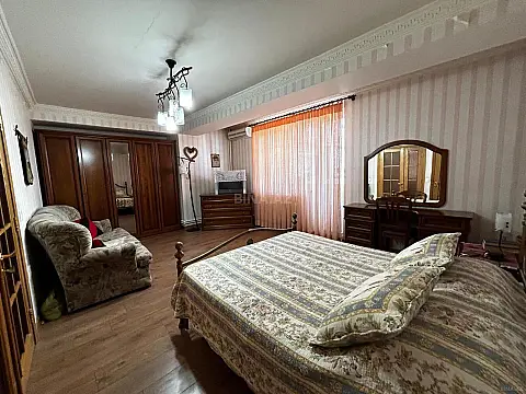 Kirayə verilir 4 otaqlı mənzil 110 m²