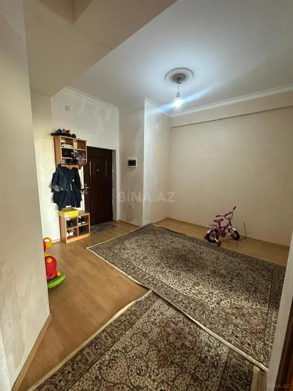 Satılır 3 otaqlı mənzil 145 m²