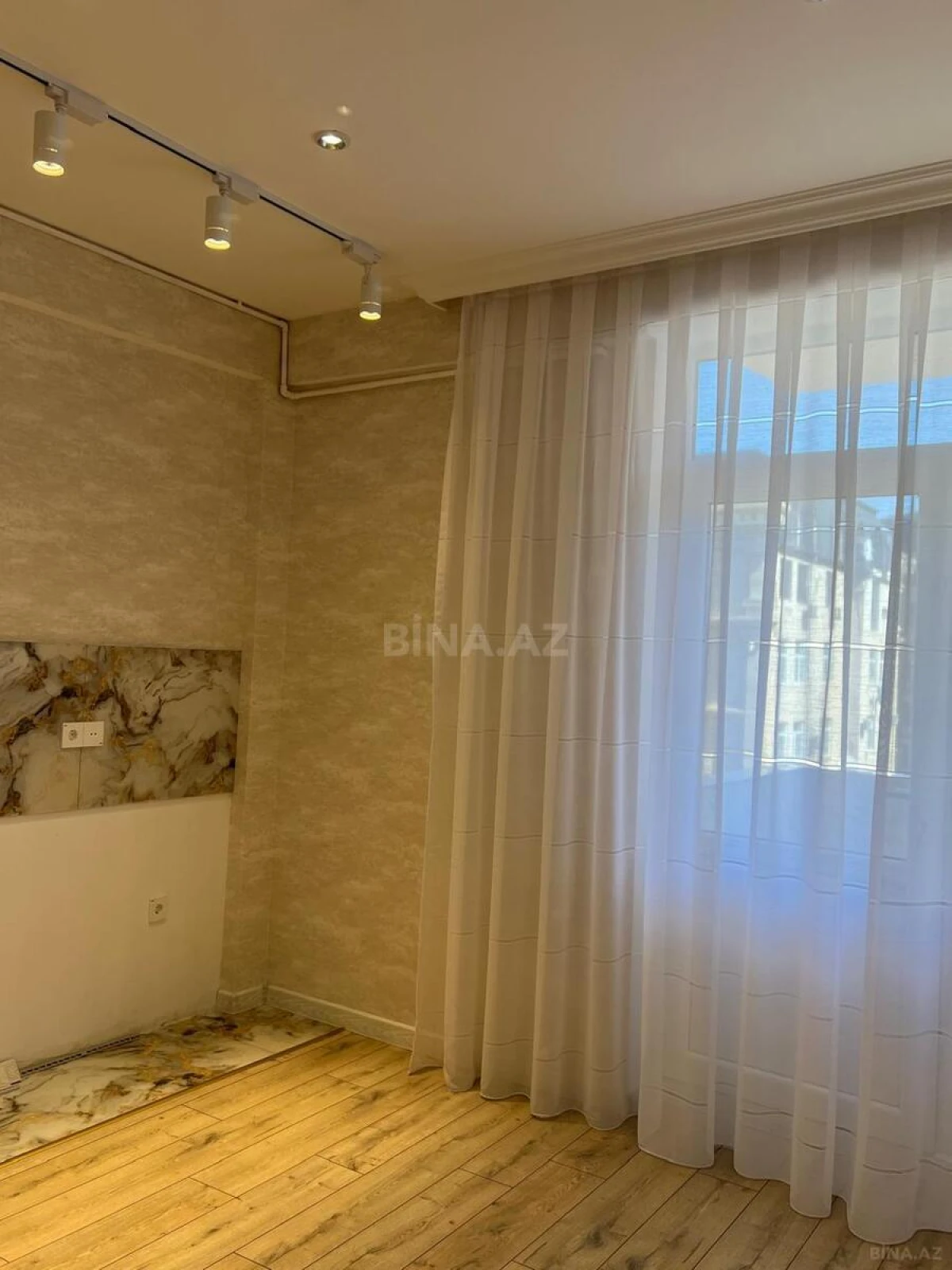 Satılır 3 otaqlı mənzil 102 m²