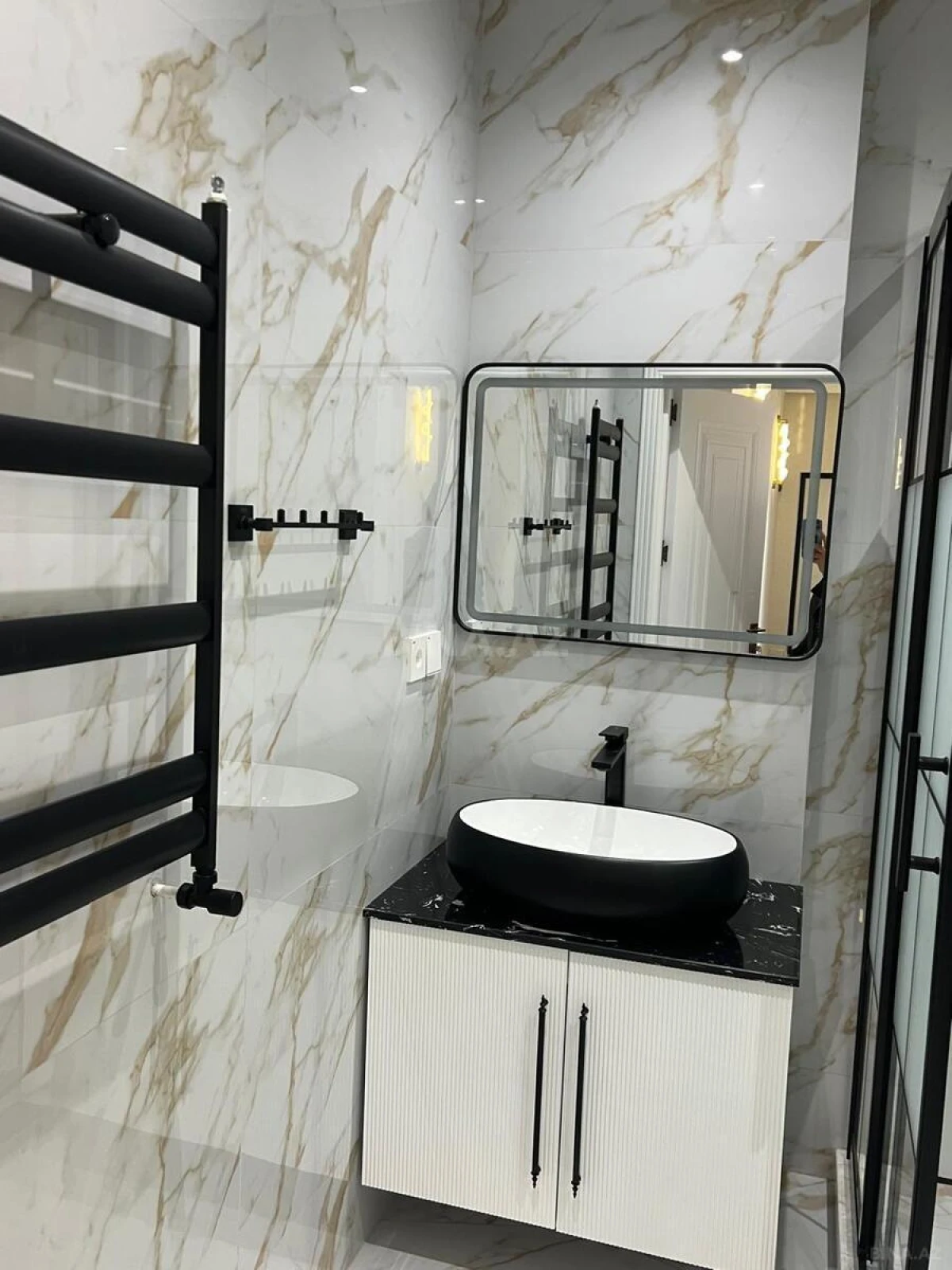 Satılır 3 otaqlı mənzil 102 m²