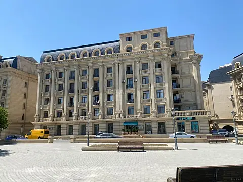 Satılır 3 otaqlı mənzil 102 m²