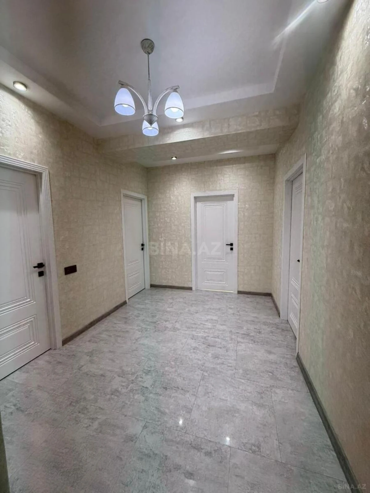 Satılır 2 otaqlı mənzil 91 m²