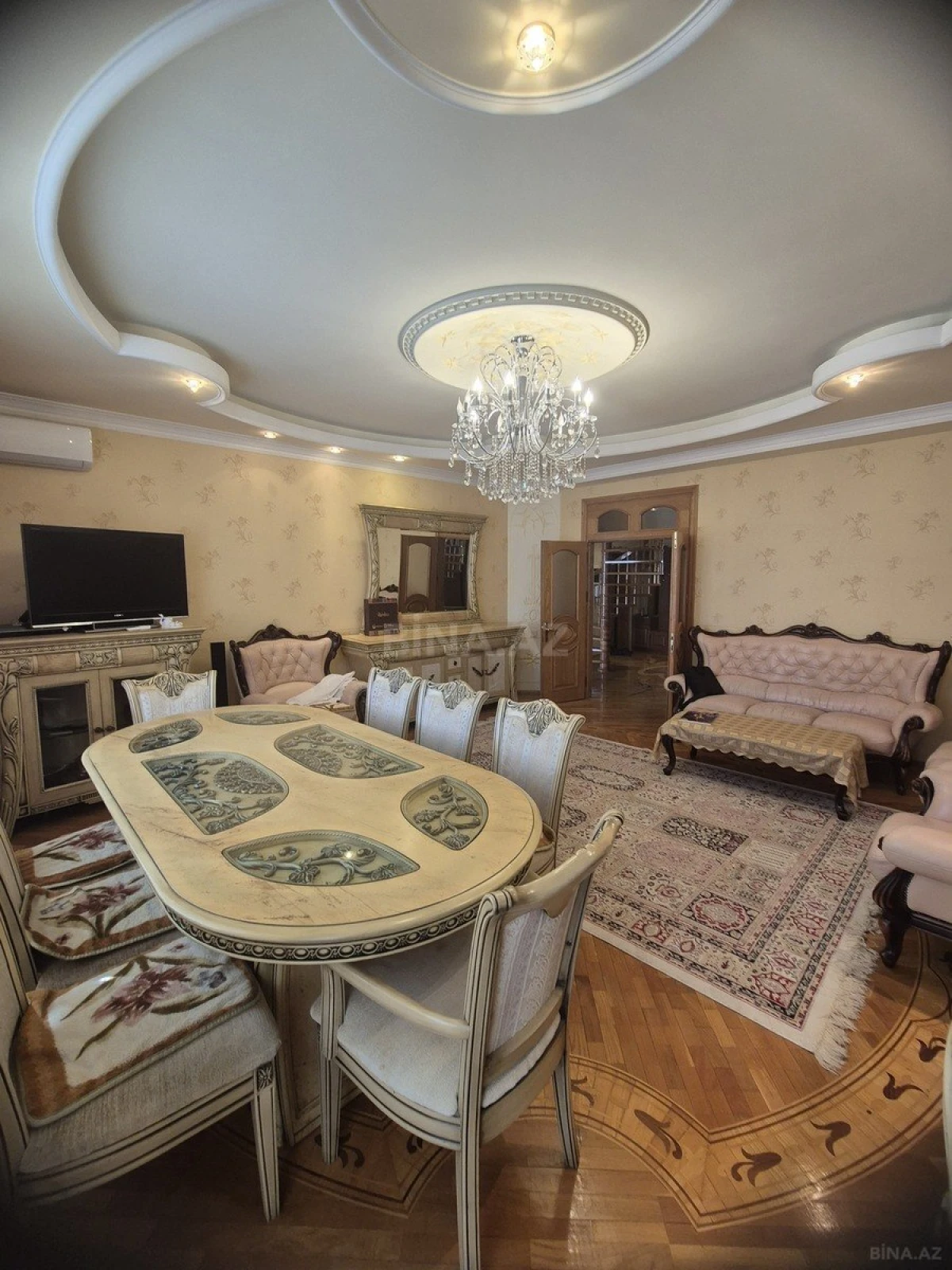 Kirayə verilir 3 otaqlı mənzil 130 m²