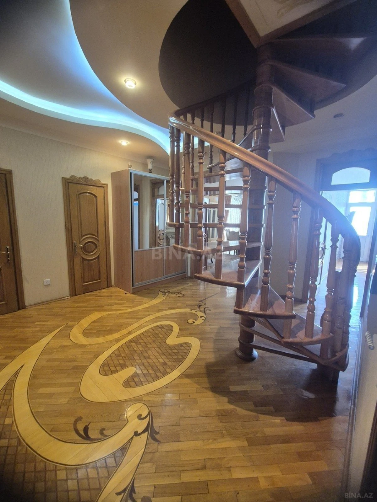 Kirayə verilir 3 otaqlı mənzil 130 m²