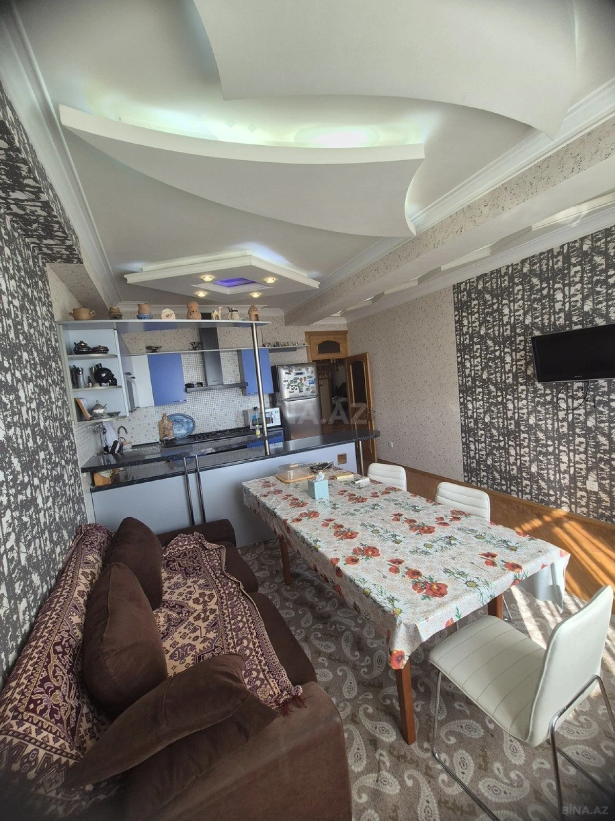 Kirayə verilir 3 otaqlı mənzil 130 m²