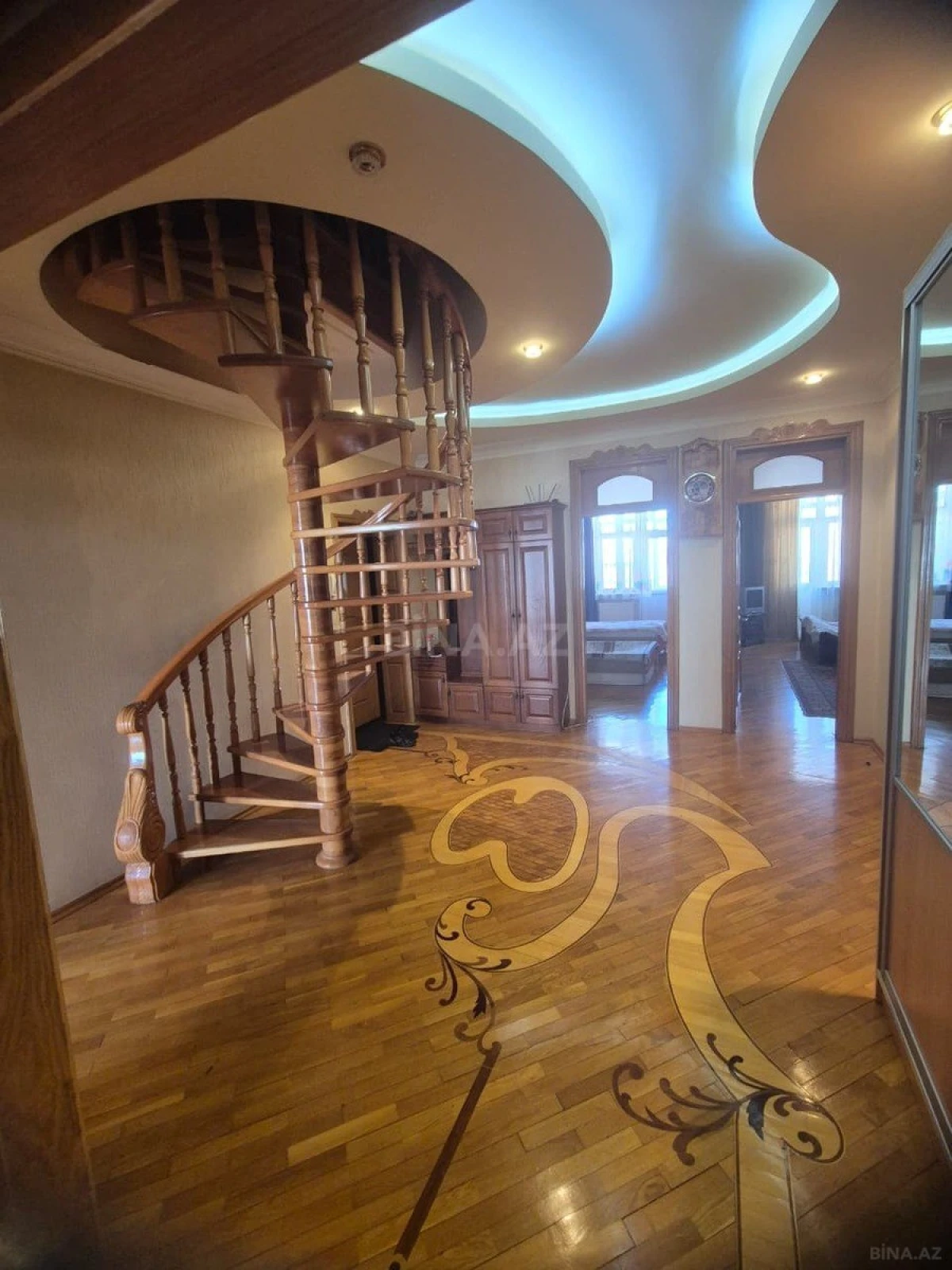 Kirayə verilir 3 otaqlı mənzil 130 m²