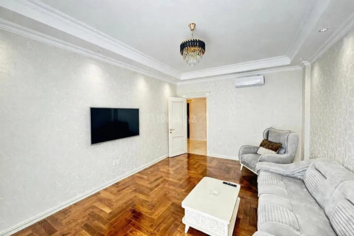 Kirayə verilir 2 otaqlı mənzil 92 m²