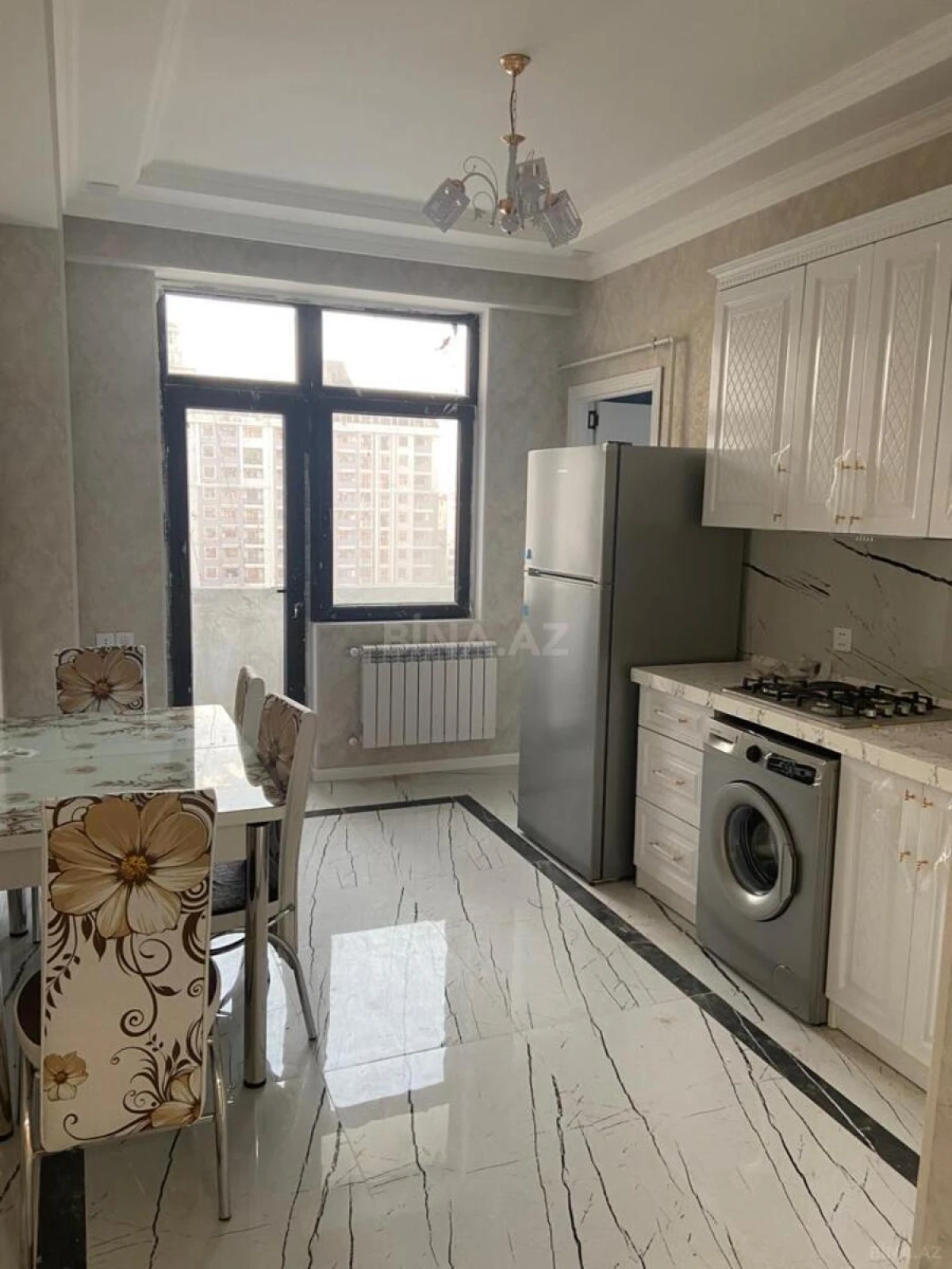 Kirayə verilir 3 otaqlı mənzil 100 m²