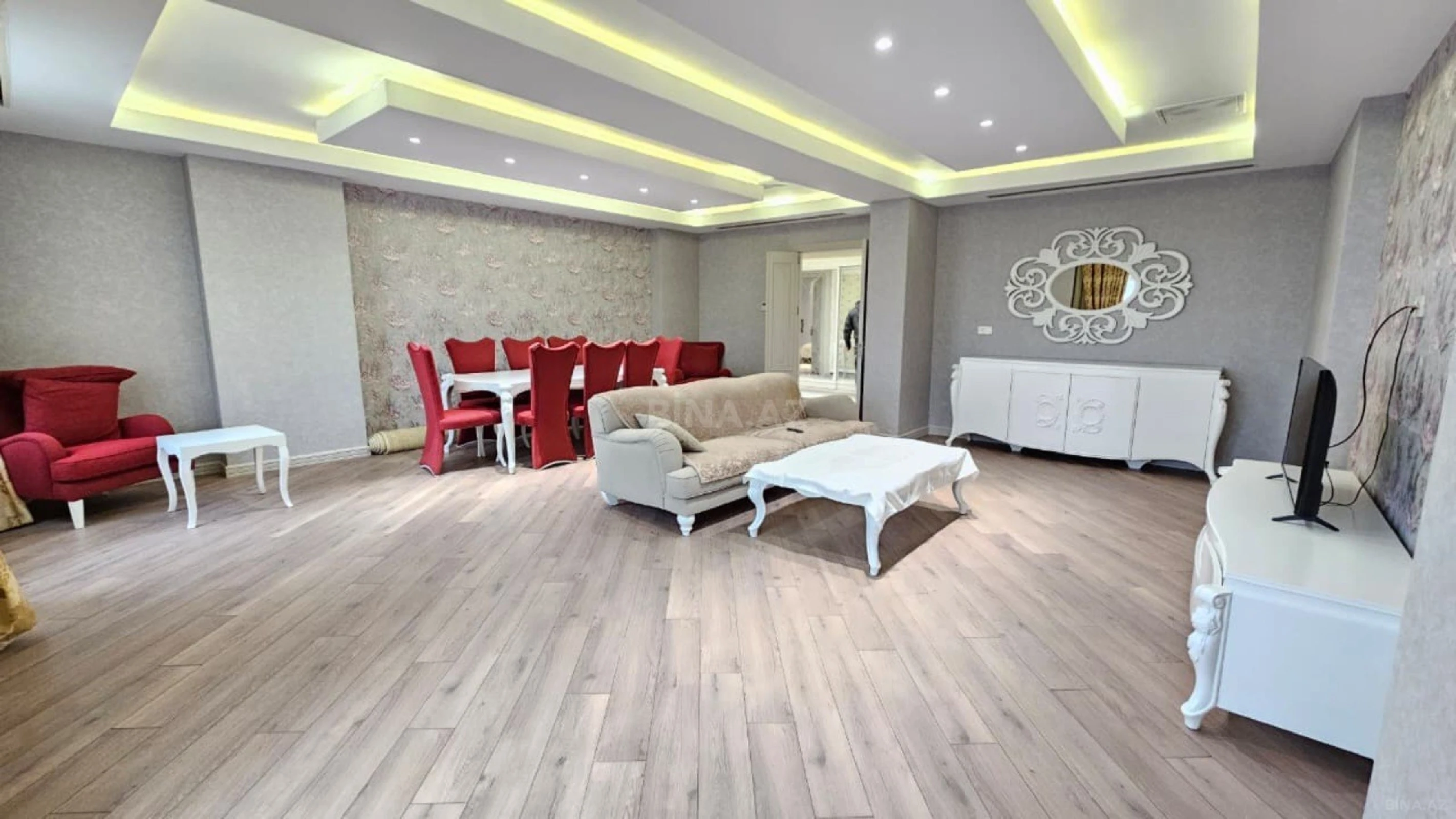 Kirayə verilir 3 otaqlı mənzil 180 m²