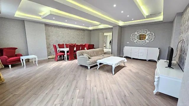 Kirayə verilir 3 otaqlı mənzil 180 m²