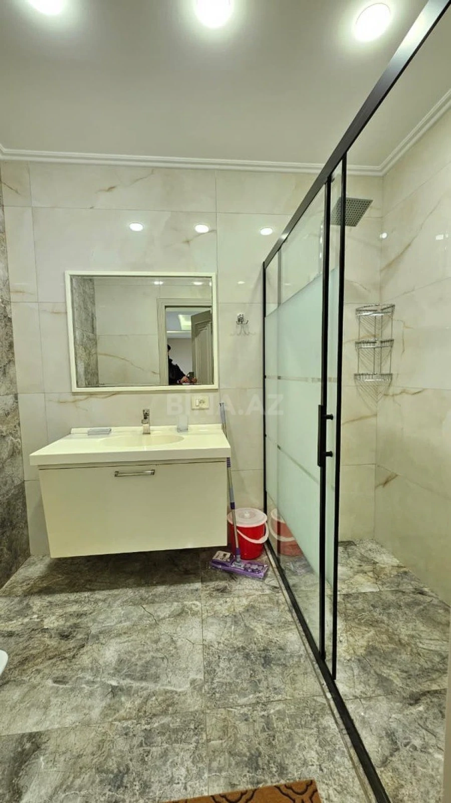 Kirayə verilir 3 otaqlı mənzil 180 m²