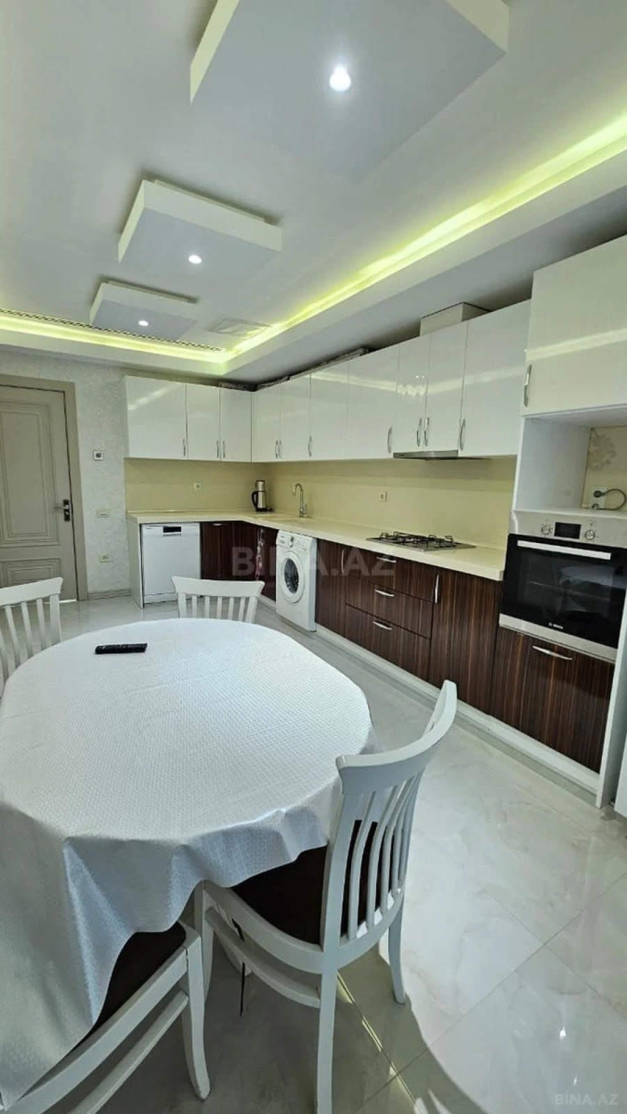 Kirayə verilir 3 otaqlı mənzil 180 m²