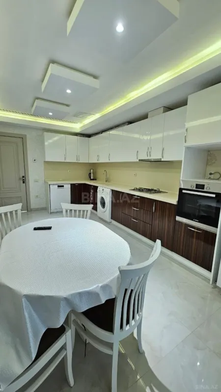 Kirayə verilir 3 otaqlı mənzil 180 m²