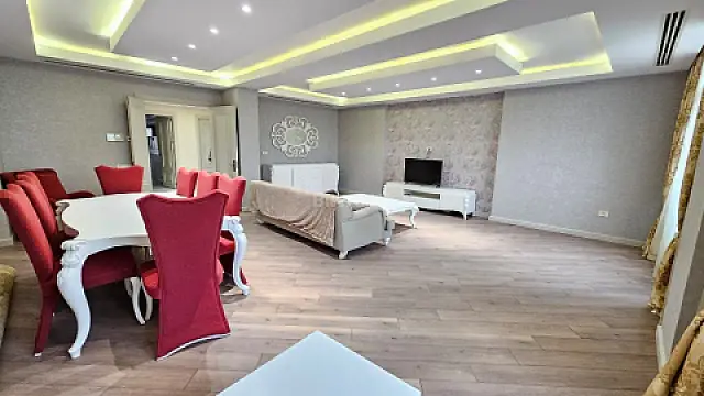 Kirayə verilir 3 otaqlı mənzil 180 m² — Bakı, Nizami 3 otaq 180.00 m²