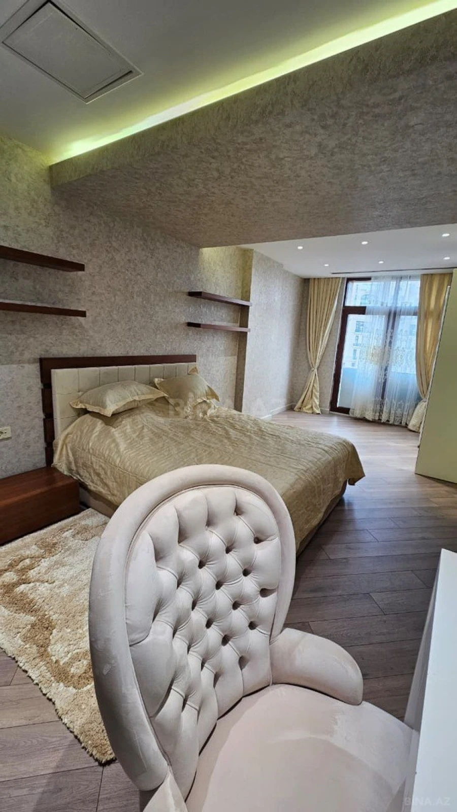Kirayə verilir 3 otaqlı mənzil 180 m²