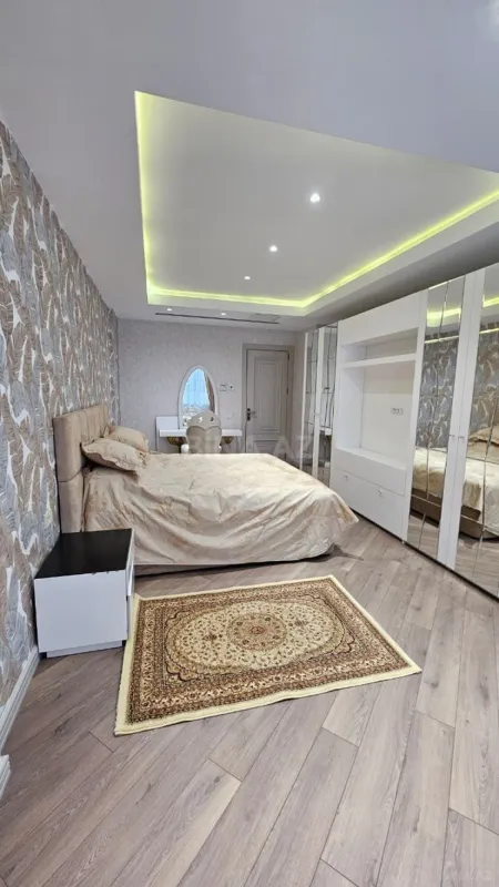 Kirayə verilir 3 otaqlı mənzil 180 m²