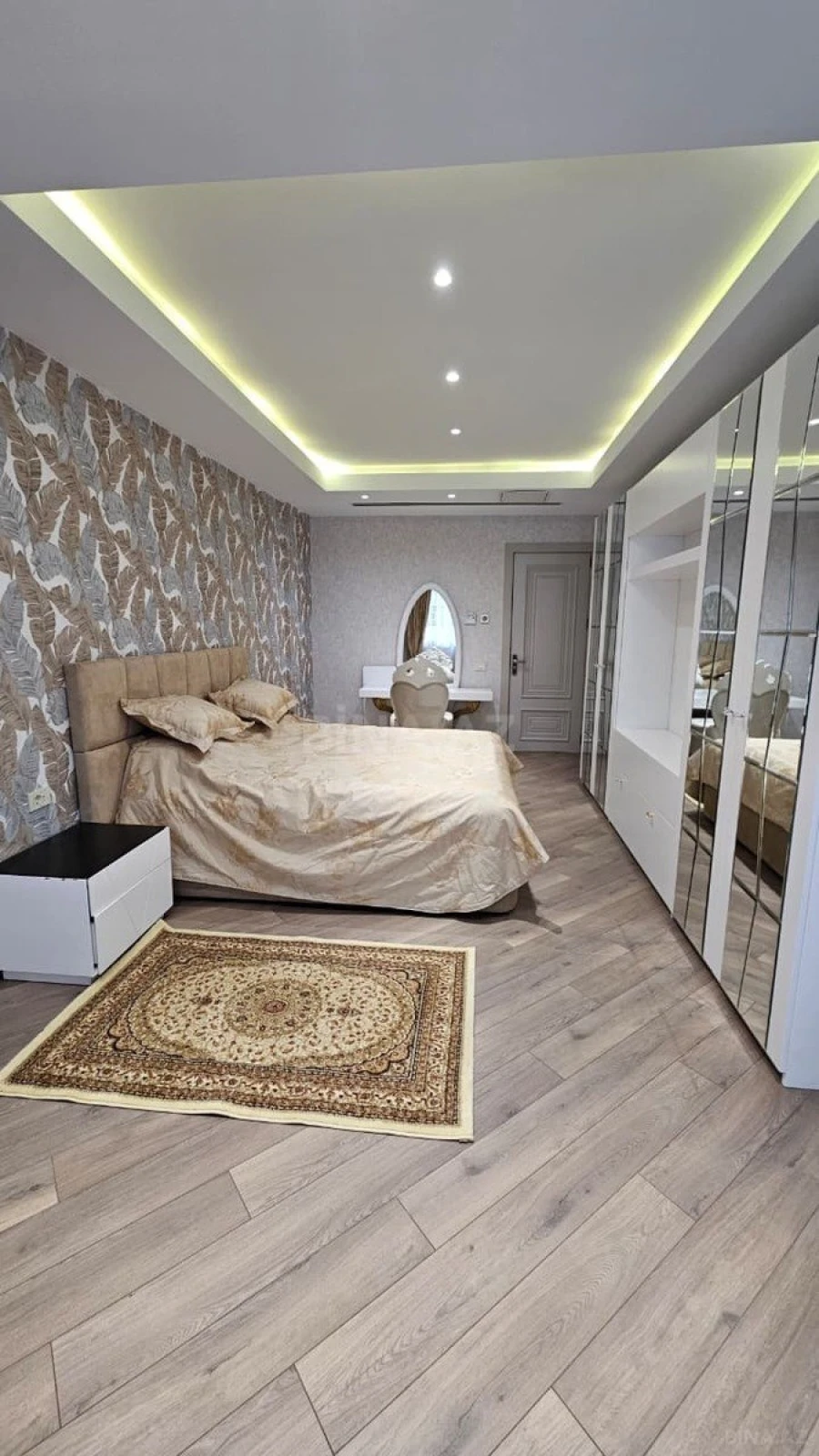 Kirayə verilir 3 otaqlı mənzil 180 m²