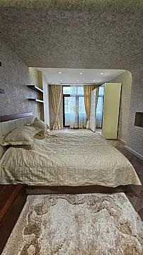 Kirayə verilir 3 otaqlı mənzil 180 m²