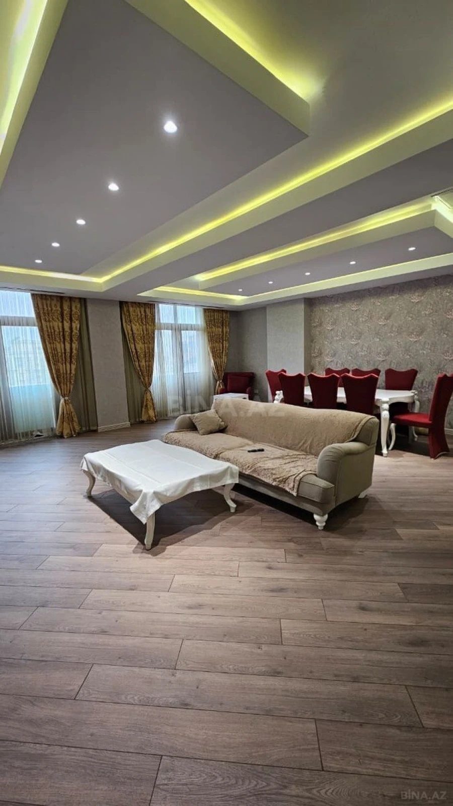 Kirayə verilir 3 otaqlı mənzil 180 m²