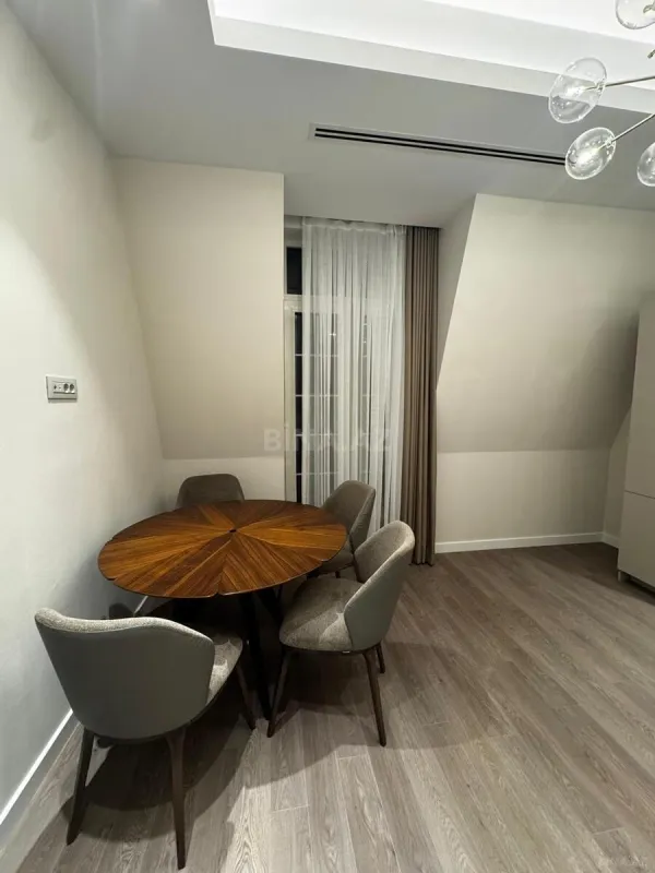 Kirayə verilir 2 otaqlı mənzil 92 m²