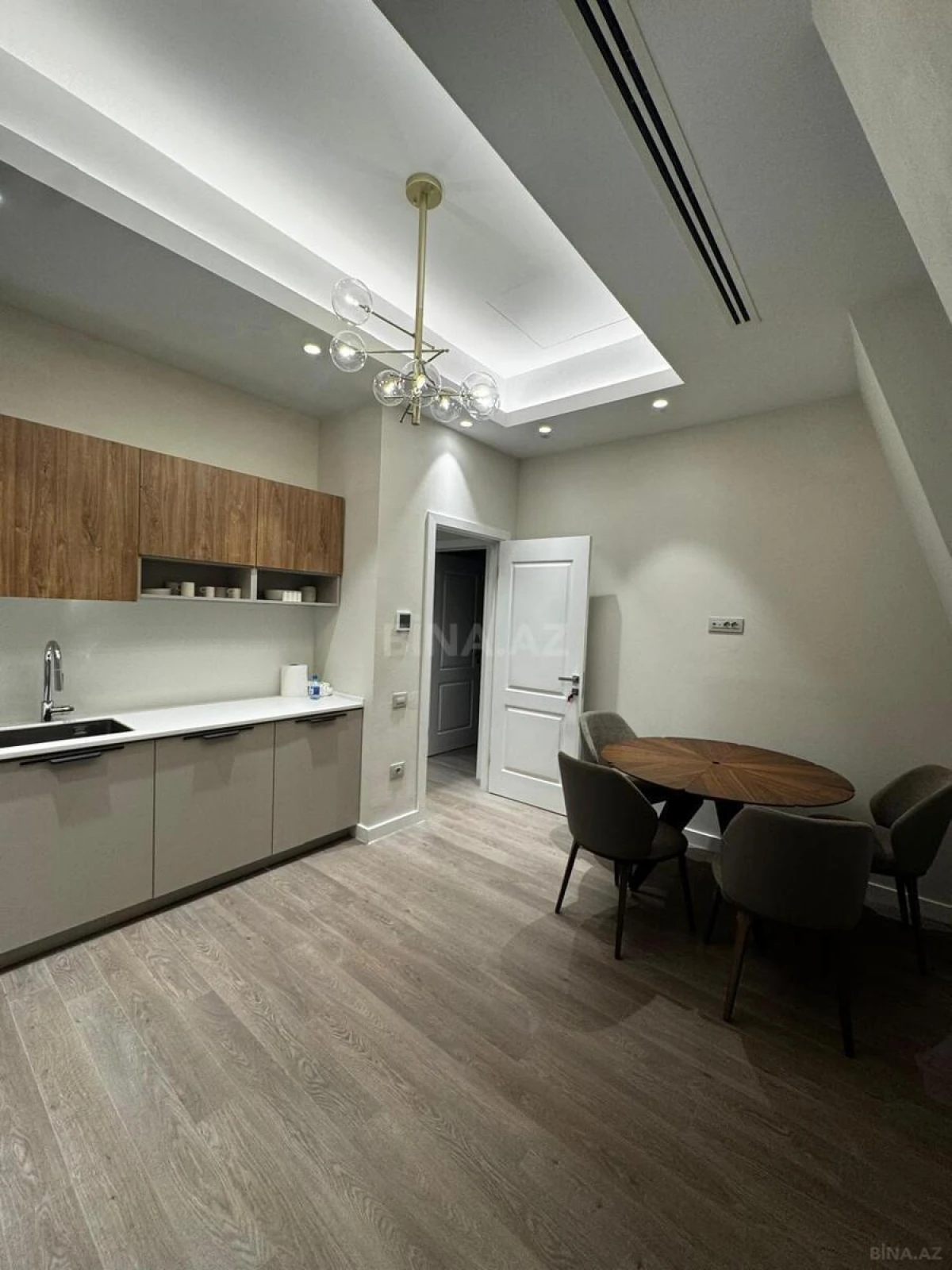 Kirayə verilir 2 otaqlı mənzil 92 m²