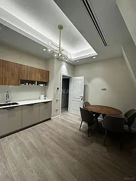 Kirayə verilir 2 otaqlı mənzil 92 m²