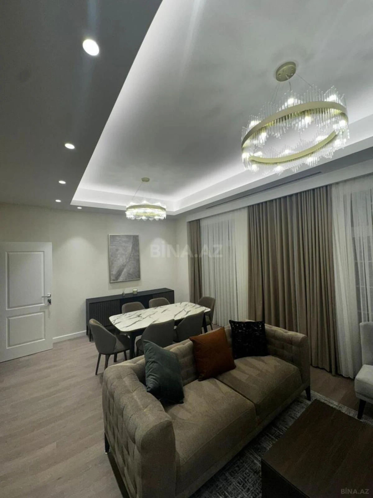 Kirayə verilir 2 otaqlı mənzil 92 m²