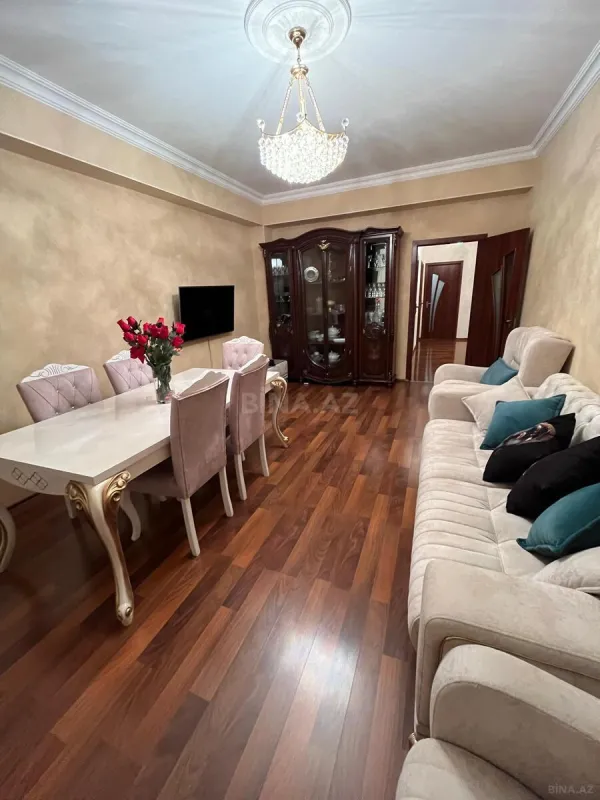Satılır 3 otaqlı mənzil 130 m²