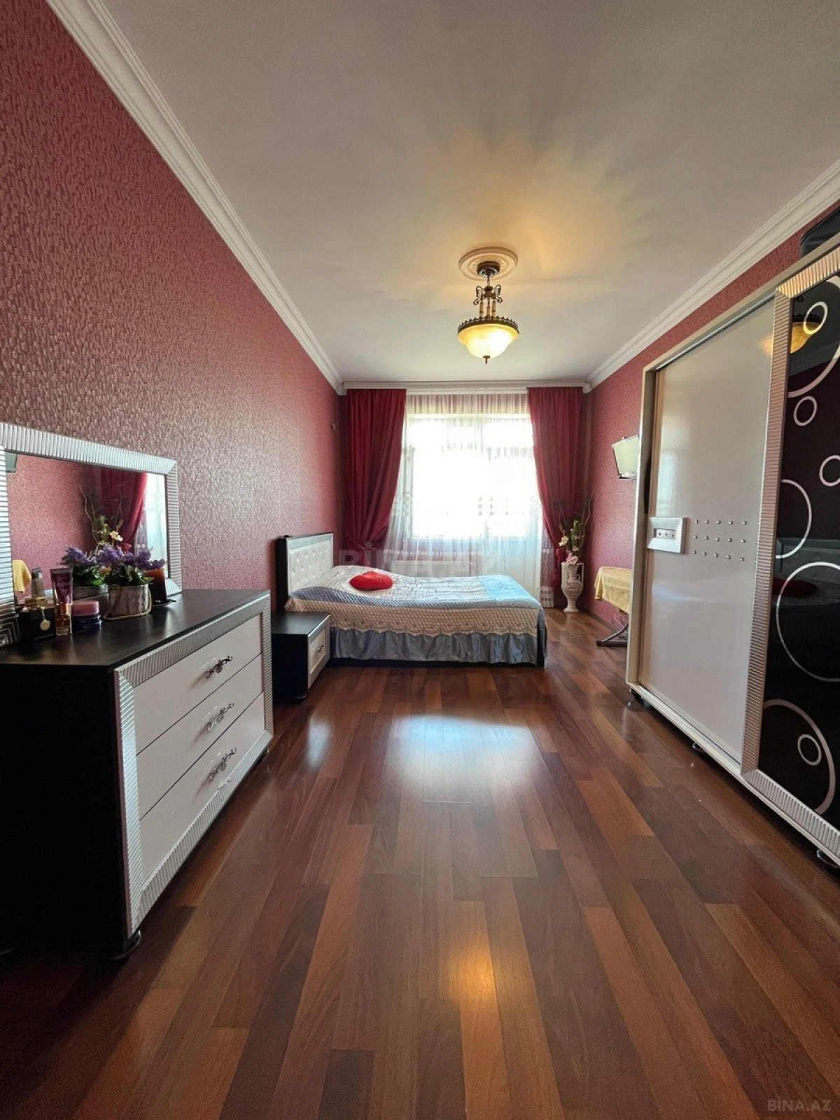 Satılır 3 otaqlı mənzil 130 m²