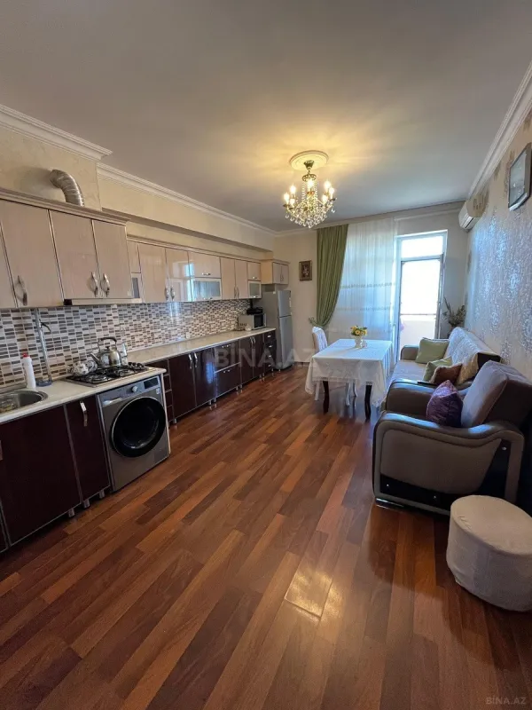 Satılır 3 otaqlı mənzil 130 m²