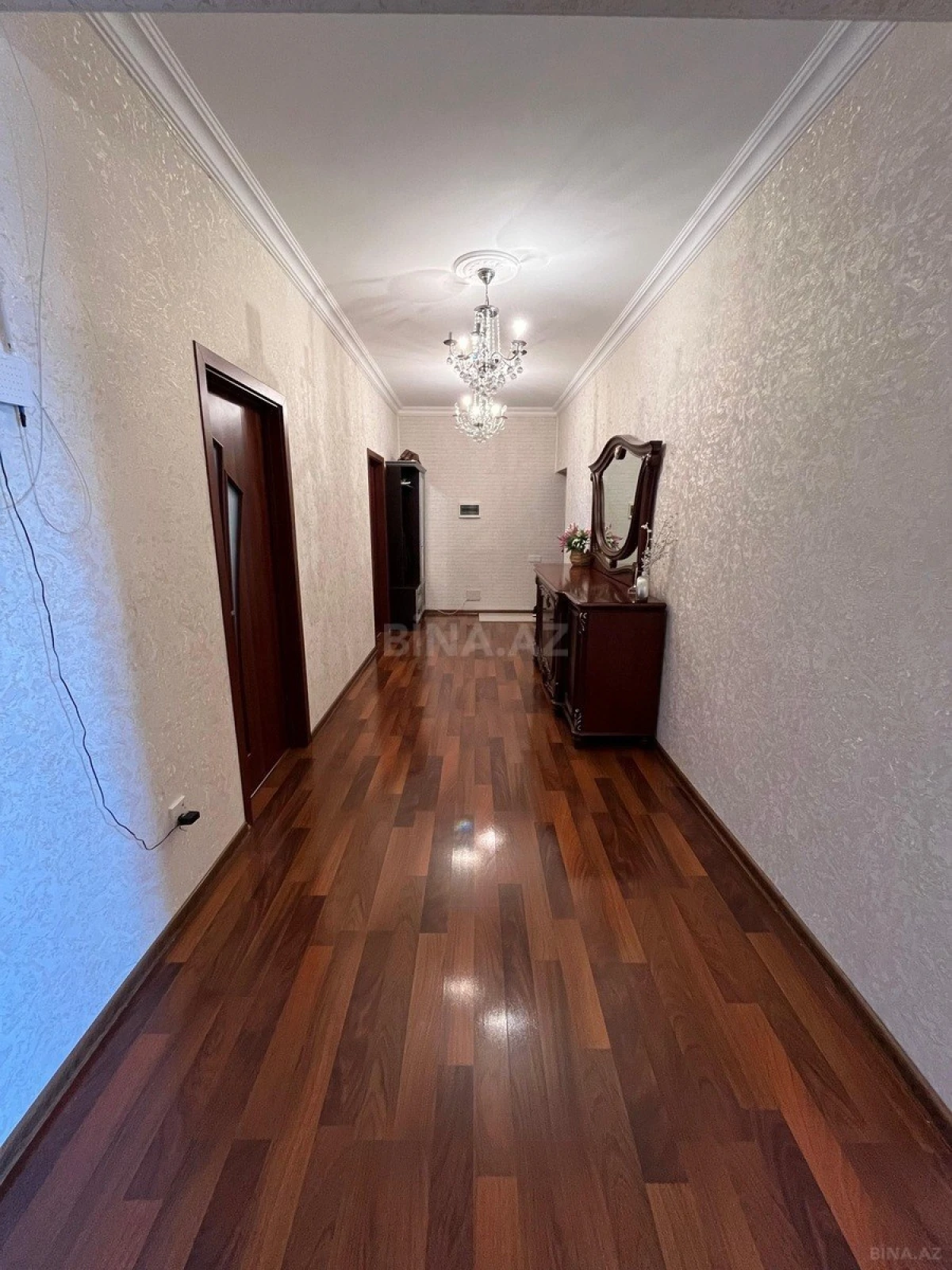 Satılır 3 otaqlı mənzil 130 m²