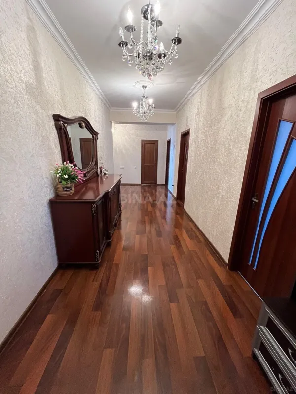 Satılır 3 otaqlı mənzil 130 m²