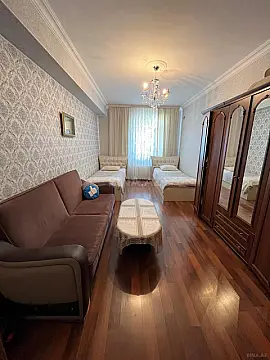 Satılır 3 otaqlı mənzil 130 m²
