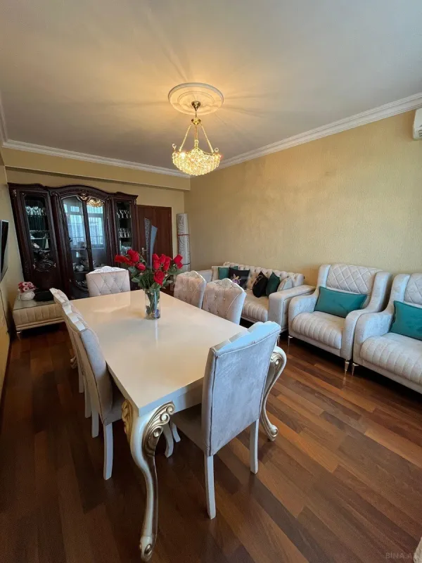 Satılır 3 otaqlı mənzil 130 m²