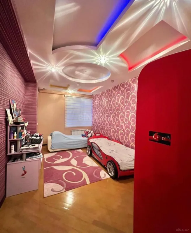 Satılır 3 otaqlı mənzil 140 m²