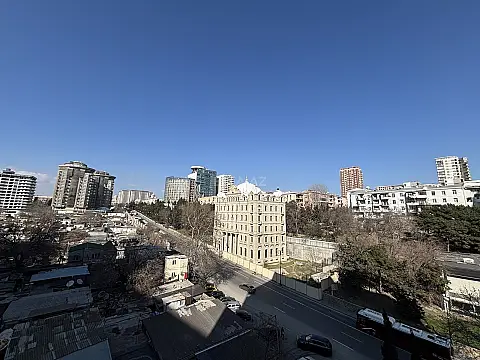 Kirayə verilir 2 otaqlı mənzil 80 m²