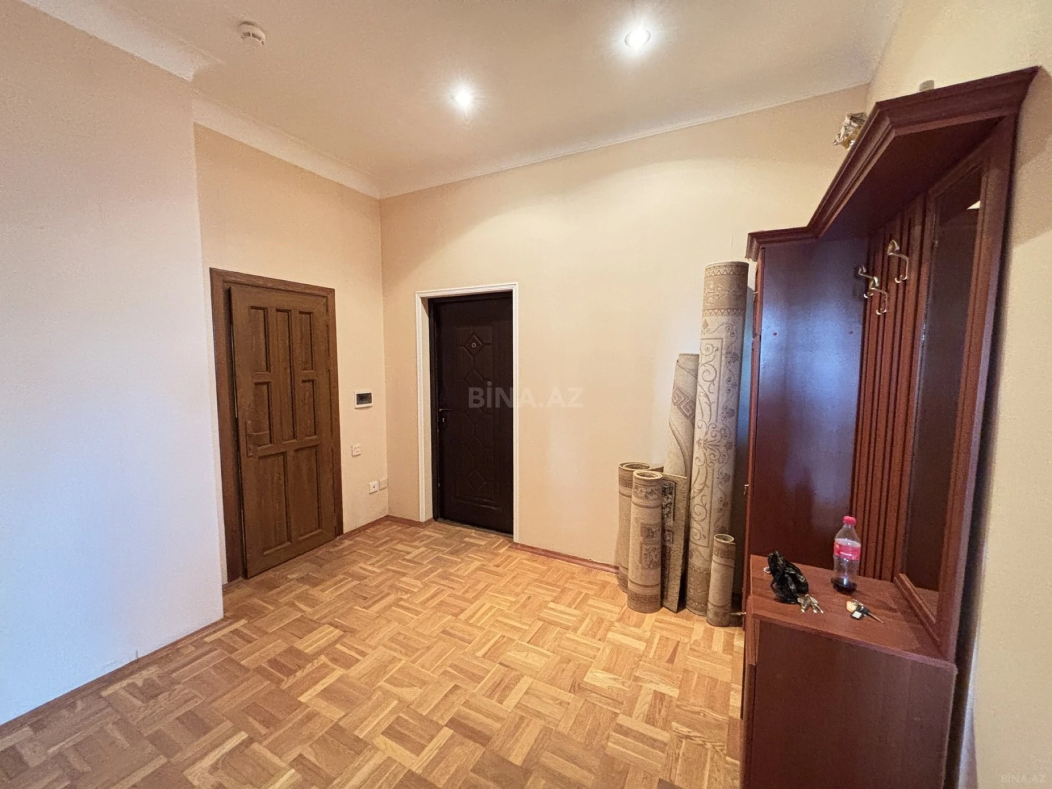 Kirayə verilir 2 otaqlı mənzil 80 m²