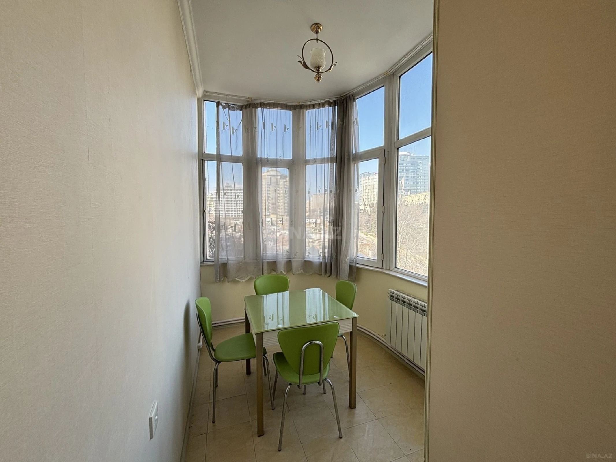 Kirayə verilir 2 otaqlı mənzil 80 m²