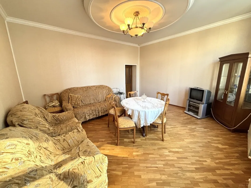 Kirayə verilir 2 otaqlı mənzil 80 m²