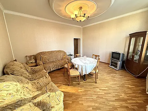 Kirayə verilir 2 otaqlı mənzil 80 m²