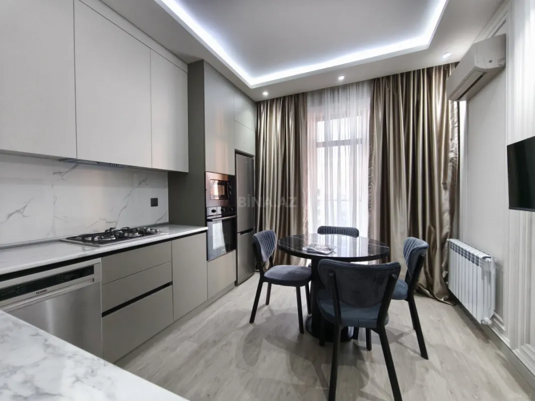 Satılır 3 otaqlı mənzil 148 m²