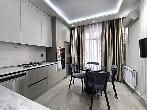Satılır 3 otaqlı mənzil 148 m²