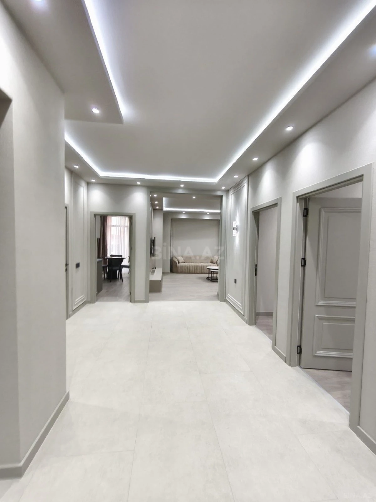 Satılır 3 otaqlı mənzil 148 m²