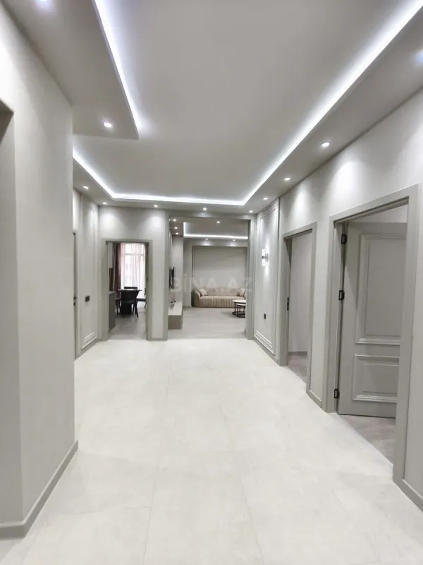 Satılır 3 otaqlı mənzil 148 m²