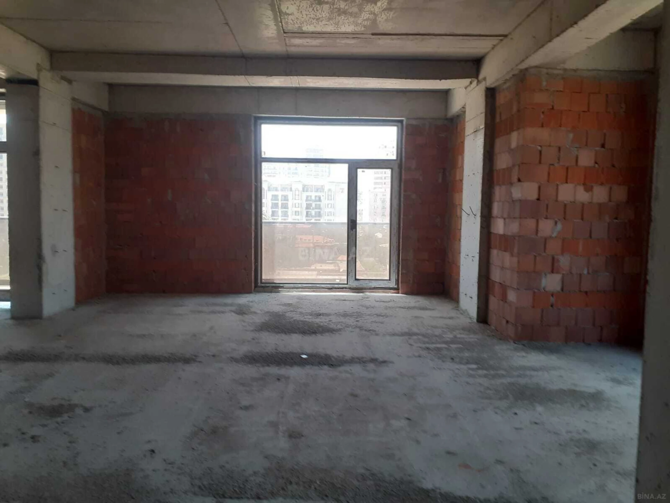 Satılır 3 otaqlı mənzil 118.5 m²