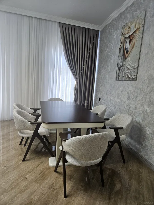 Kirayə verilir 3 otaqlı mənzil 140 m²