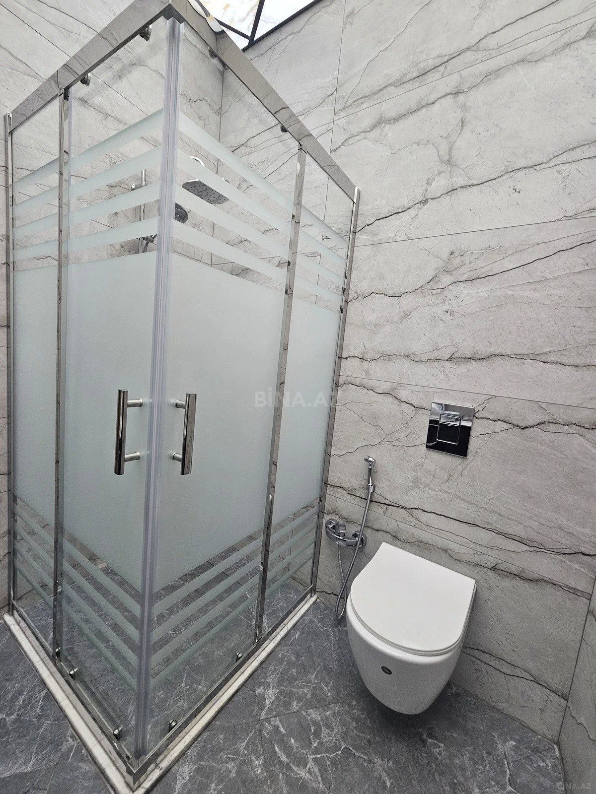 Kirayə verilir 3 otaqlı mənzil 140 m²